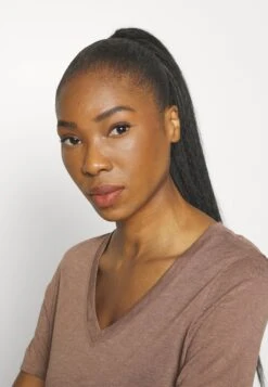 Athleta Breezy Scoop V Neck Tee - Camiseta Básica - Rustic Beige -ADIDAS Moda Tienda de ventas 022c20ff70814657847e87099d710a8f