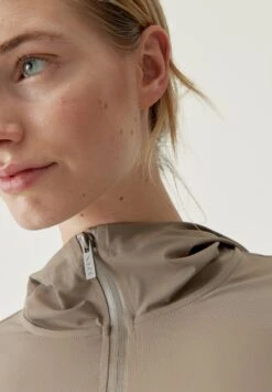 Born Living Yoga Airla - Chaqueta De Entrenamiento - Fossil -ADIDAS Moda Tienda de ventas 097a384b054c481fbab1fd88d0df7cf9