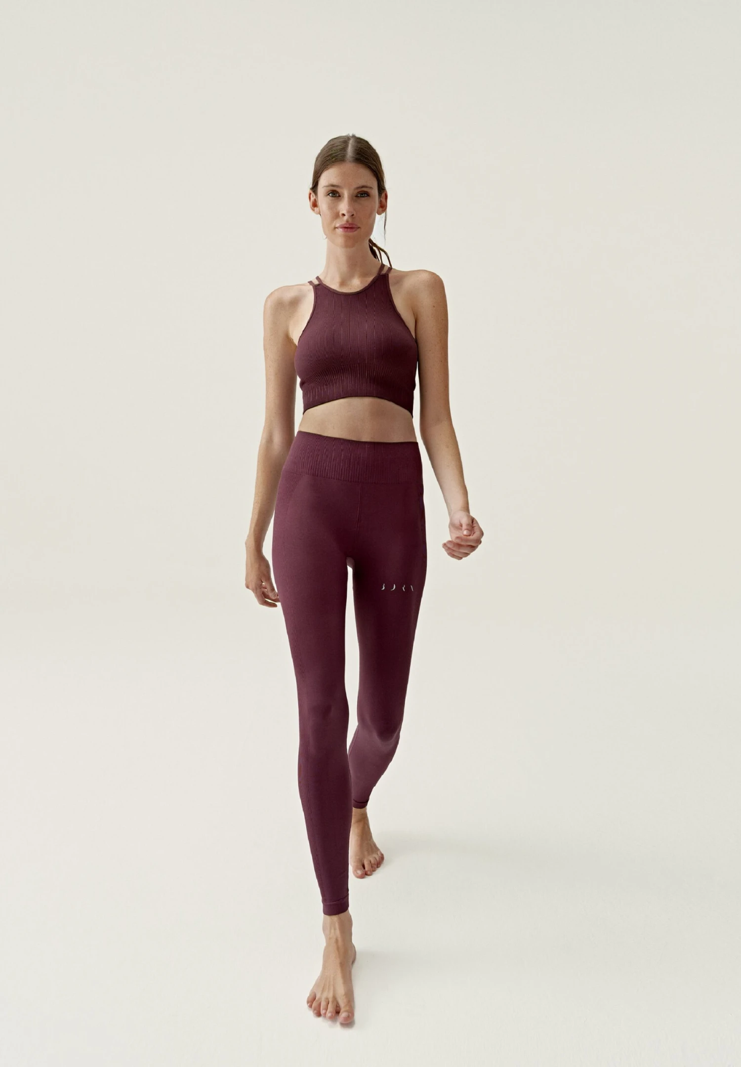Born Living Yoga Naia - Medias - Dark Cherry 4 Born Living Yoga Naia - Medias - Dark Cherry - Imagen 2