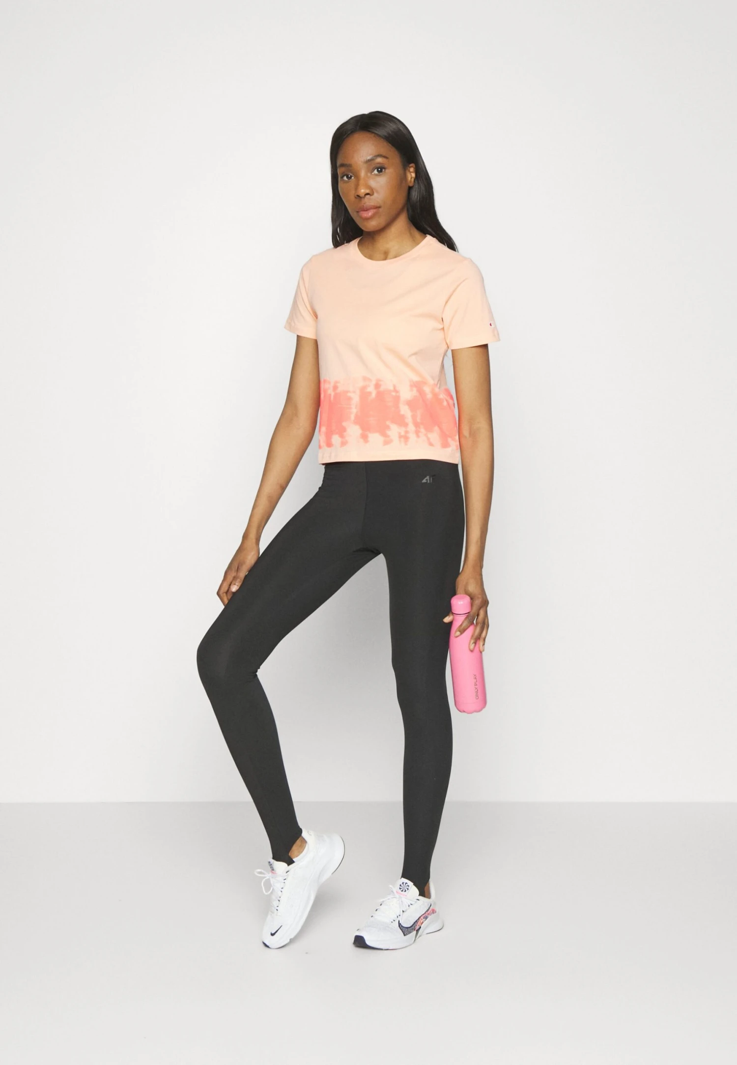 Champion Color Ground Crewneck Croptop - Camiseta Estampada - Pen 4 Champion Color Ground Crewneck Croptop - Camiseta Estampada - Pen - Imagen 2