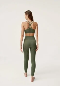 Born Living Yoga Hatha - Sujetadores Deportivos Con Sujeción Ligera - Verde Oscuro -ADIDAS Moda Tienda de ventas 458dba3743394308a0e7d634a88f7c76