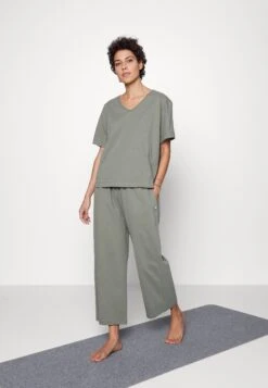 Panaji - Pantalones Deportivos - Vetiver -ADIDAS Moda Tienda de ventas 5c4e294fa6054542ba7fbe1861f59be7