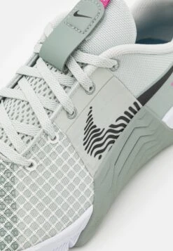 Nike Performance Metcon 8 - Zapatillas De Entrenamiento - Lt Silver/Black/Mica Green/Cosmic Fuchsia/White/Noise Aqua -ADIDAS Moda Tienda de ventas 7612eadbd4004b218be0169c6ef15c6c