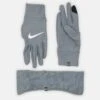 Nike Performance Womens Essential Running Headband And Glove Set - Orejeras - Smoke Grey/Particle Grey/Silver 1 Nike Performance Womens Essential Running Headband And Glove Set - Orejeras - Smoke Grey/Particle Grey/Silver -ADIDAS Moda Tienda de ventas 88170672e6c84949a100860ed643704f