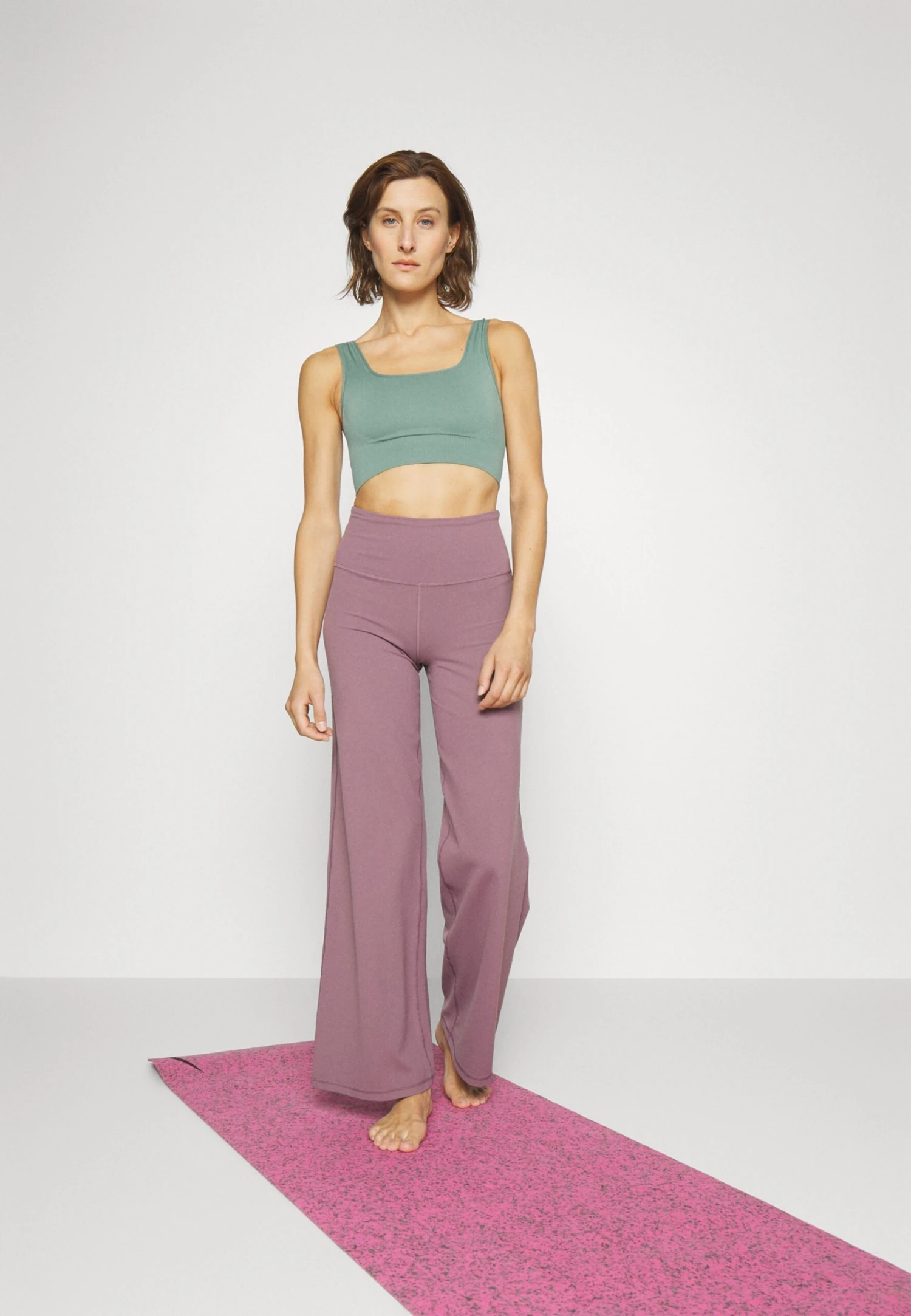 Sweaty Betty Balance Seamless Bra - Sujetadores Deportivos Con Sujeción Ligera - Heath Green 4 Sweaty Betty Balance Seamless Bra - Sujetadores Deportivos Con Sujeción Ligera - Heath Green - Imagen 2