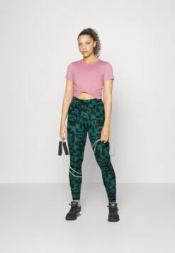 CASALL Essential Printed - Medias - Echo Green -ADIDAS Moda Tienda de ventas cb1ca42f2db14a2d831ec6f09f529424