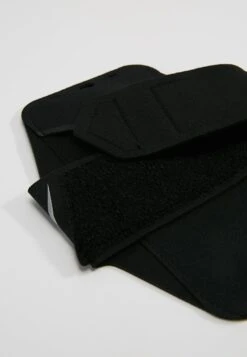 Nike Performance Lean Arm Band Plus Unisex - Otros Accesorios - Black/Black/Silver -ADIDAS Moda Tienda de ventas d14aad6233b146589550e570e3fba14e