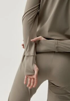 Born Living Yoga Airla - Chaqueta De Entrenamiento - Fossil -ADIDAS Moda Tienda de ventas f72f2eaa72454287b82d53097c10f850